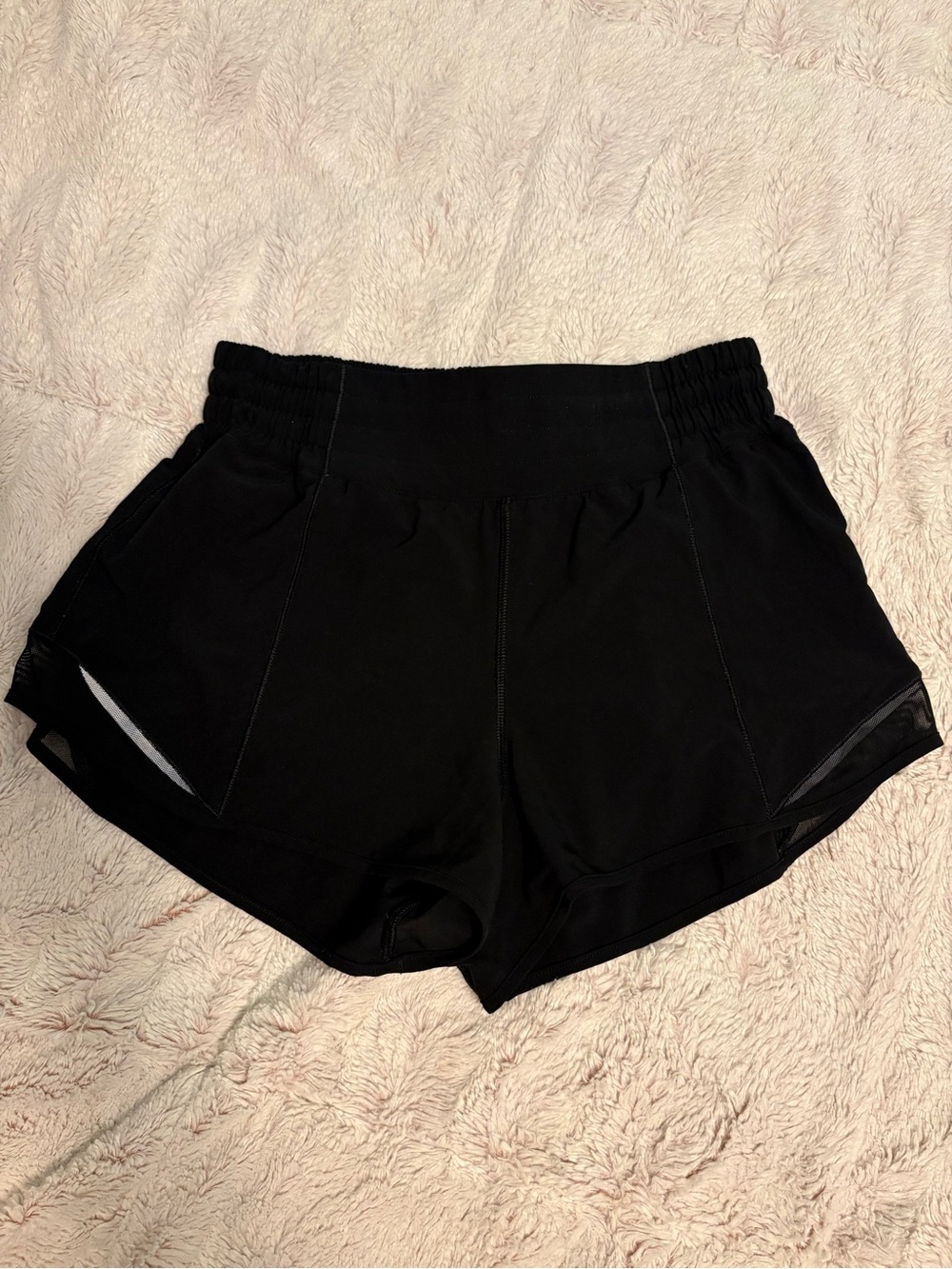 Lululemon high rise Hottie Hot Shorts without liner